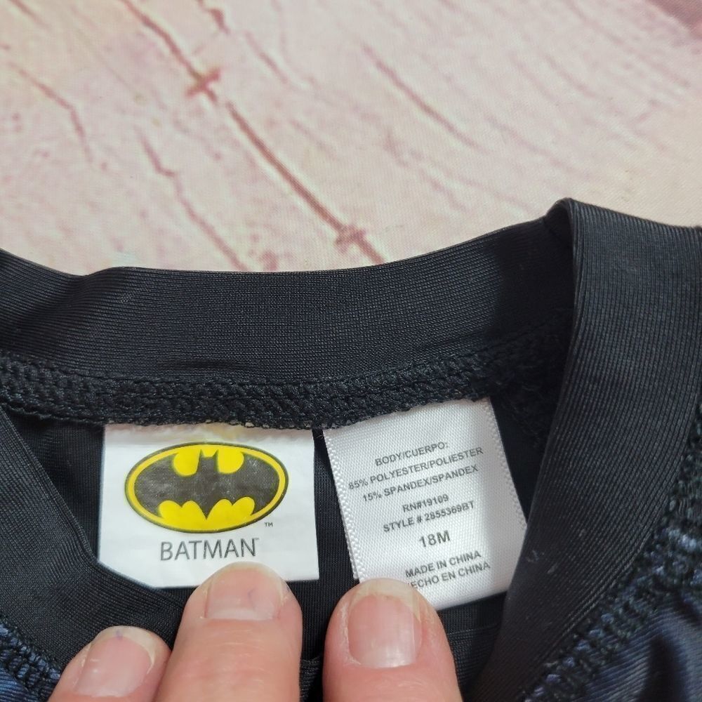 Batman rashguard 18 months - Picture 3 of 3